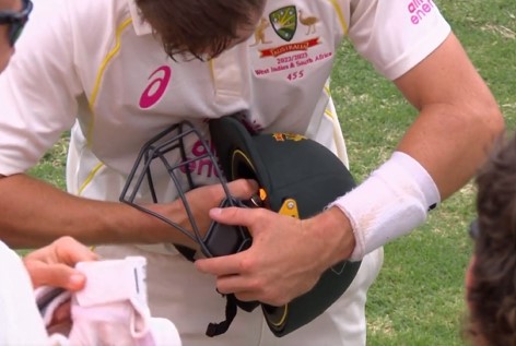 Marnus Labuschagne Asks for a Cigarette and Lighter While Batting in AUS vs SA 3rd Test Match