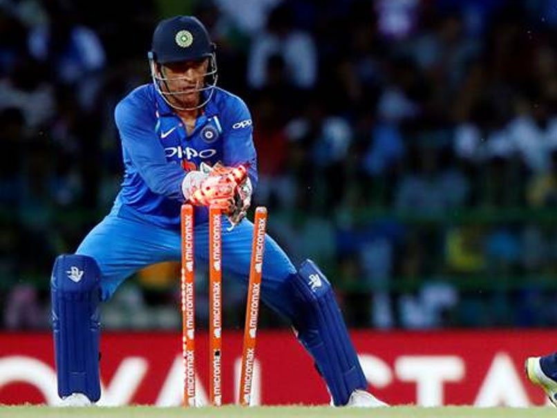 MS Dhoni Behind The Stumps