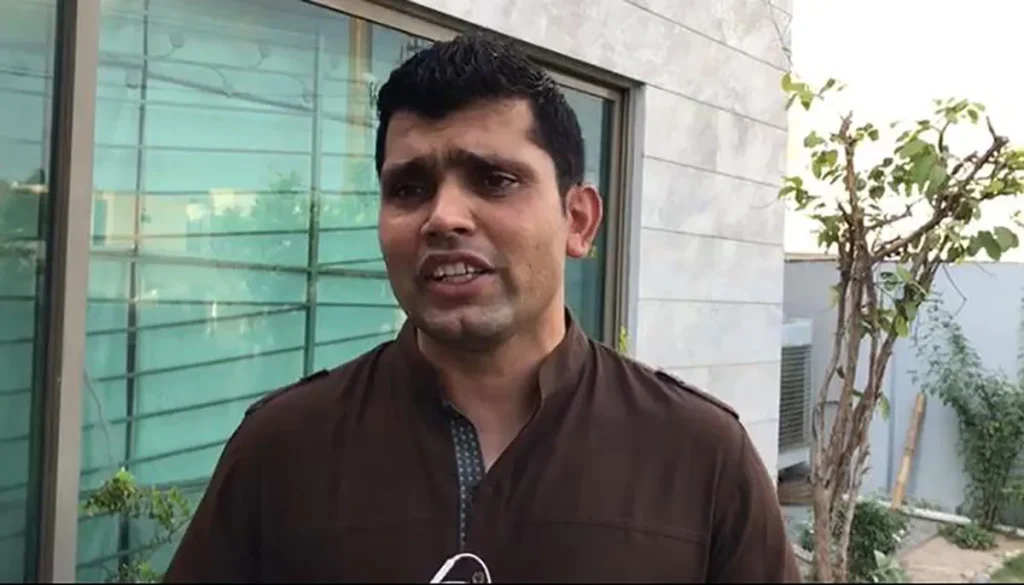 Kamran Akmal Urges Rohit Sharma to Emulate Virat Kohli's Captaincy Style