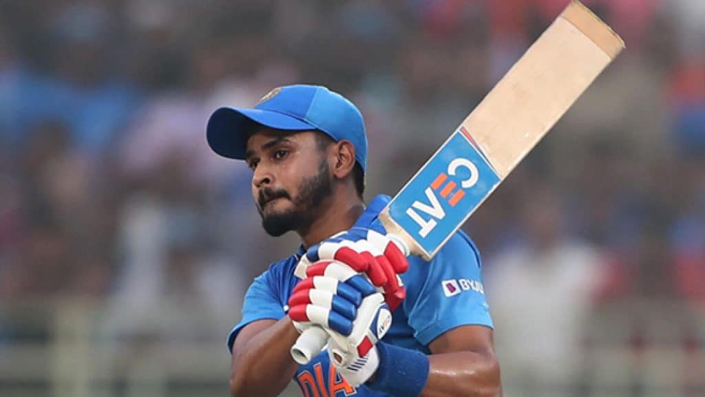 Rahul Dravid Assesses Shreyas Iyer's Readiness for Asia Cup 2023, Confirms Return in Opening Match