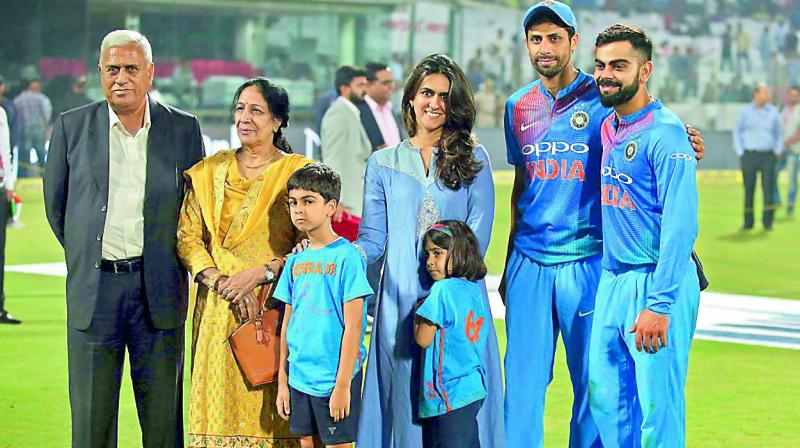 Ashish Nehra Family- Father, Mother, Siblings, Kids and More
