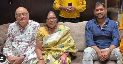 MS Dhoni with his parents