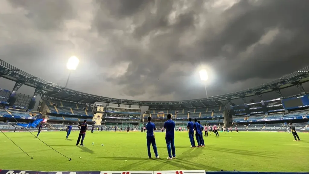 MI vs DC 2025 Weather Report: Which Team Will Suffer If the Match Gets Washed Out? Know the Scenario